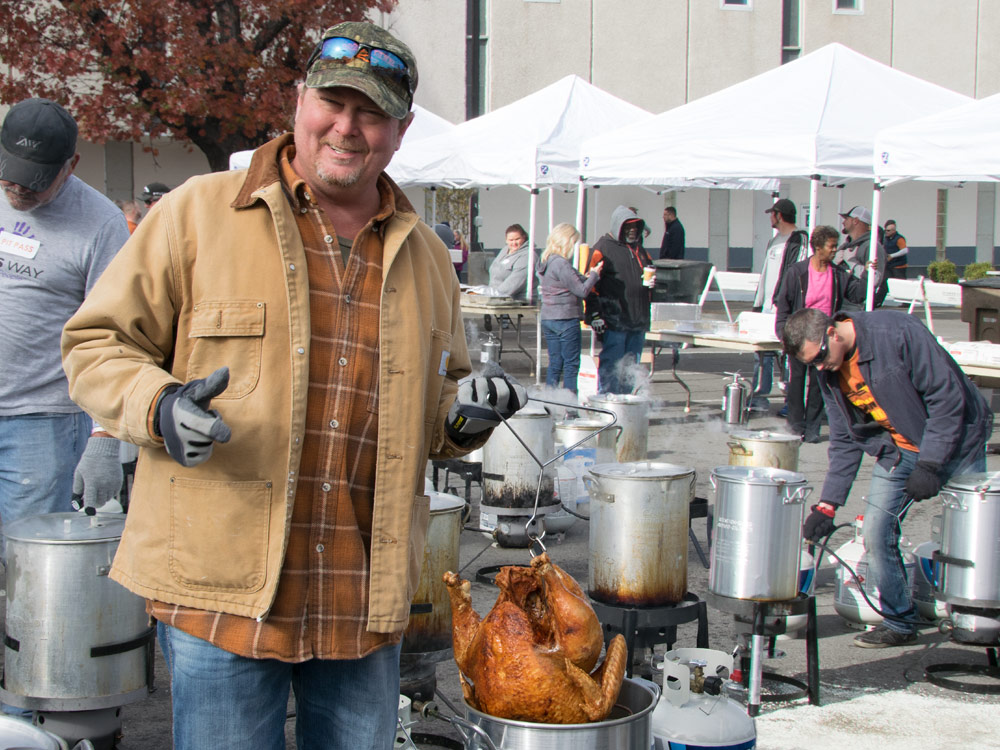 Tracy Lawrence Hosts 11th Annual Thanksgiving Turkey Fry to Feed ...